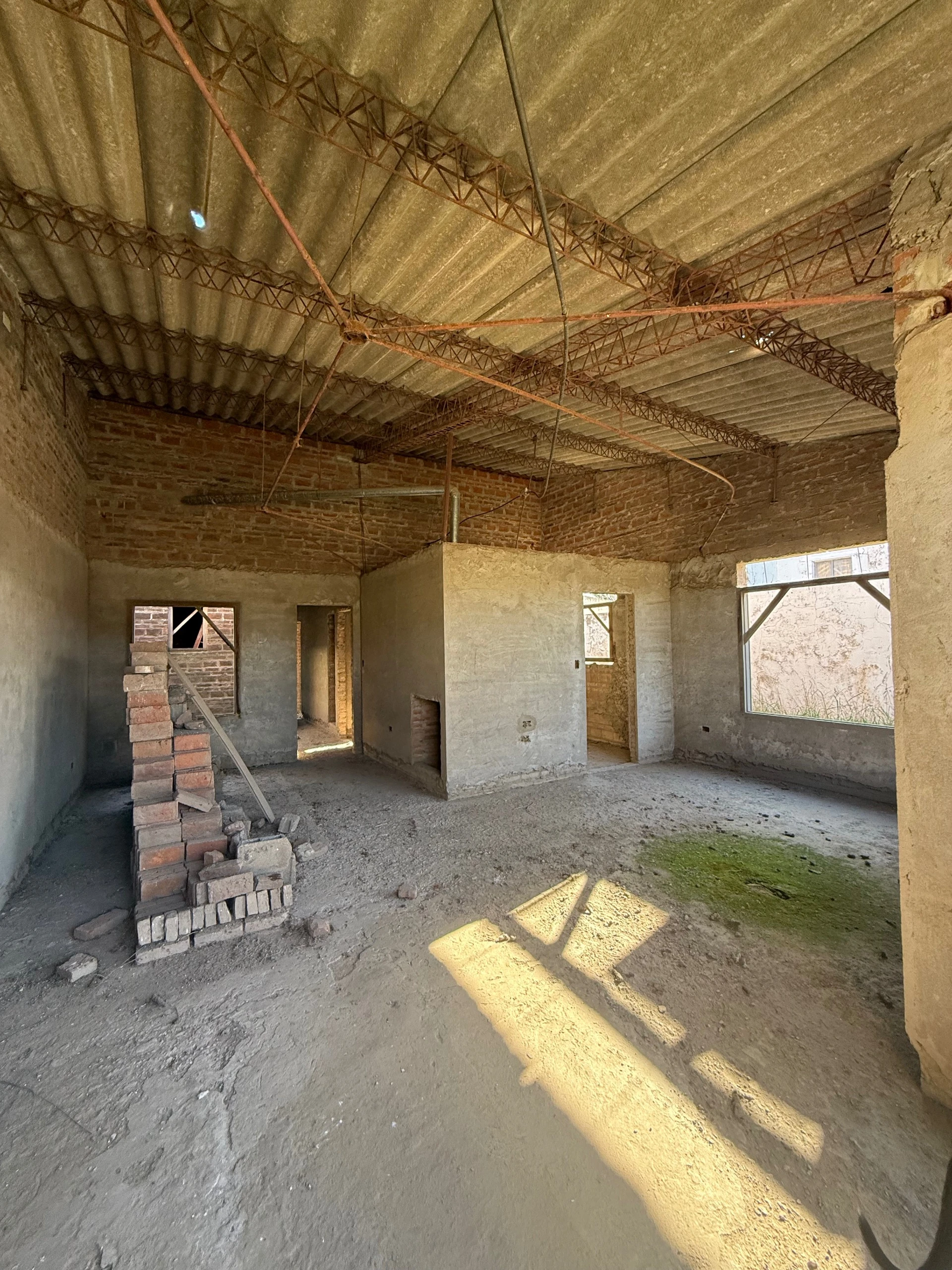 Casa en construcción sobre lote 10 x 40